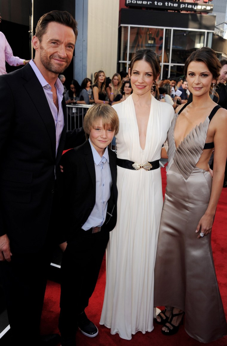 Image: Premiere of DreamWorks Pictures' \"Real Steel\" - Red Carpet